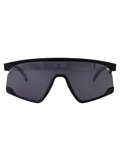 Oakley Nero Opaco Rubber Sunglasses In Gray