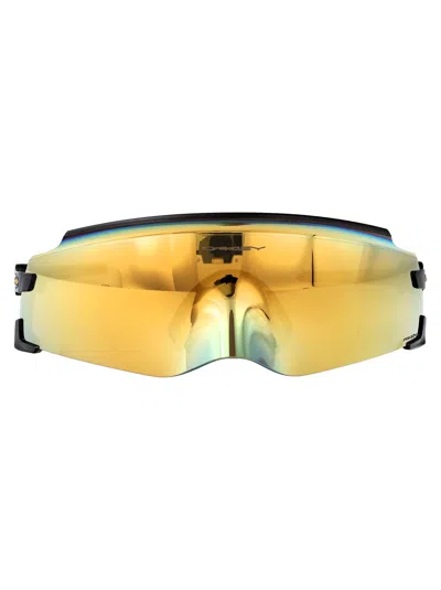 Oakley Sunglasses Iniettato Design. In Yellow