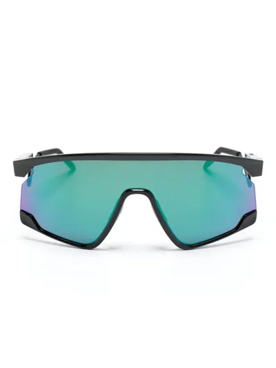 Oakley Oo9237 Bxtr Sport-style Sunglasses In Black