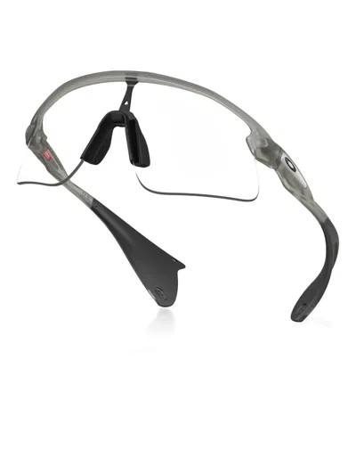 Oakley Oo9517 Stunt Devil In Gray