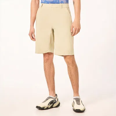 Oakley Perf Terrain Short In White,silver