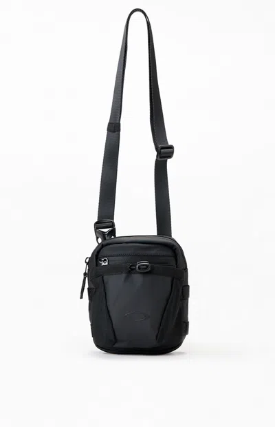 Oakley Rover Crossbody Bag In Black