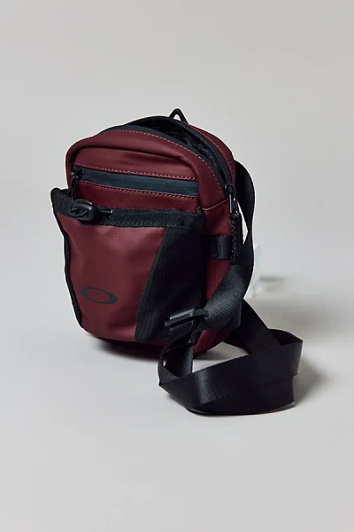 Oakley Rover Crossbody Bag In Genache, Men's At Urban Outfitters In Genache