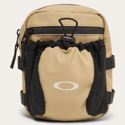 Oakley Rover Crossbody In Neutral