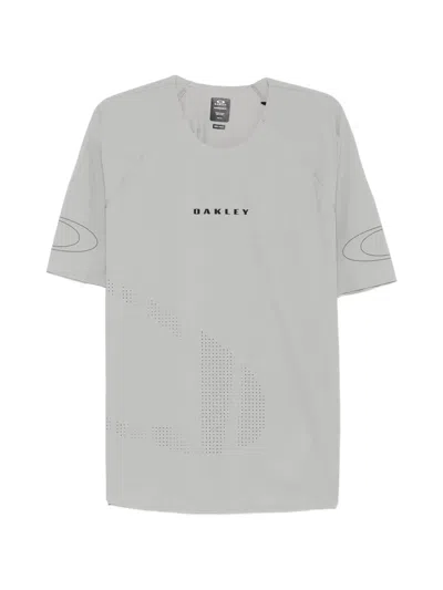 Oakley Seeker Whip Logo-print Raglan-sleeve T-shirt In Gray