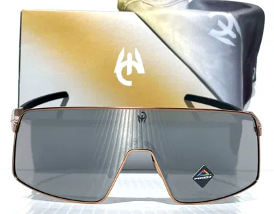 Pre-owned Oakley Sutro Ti Mahomes Matte Gold Prizm Black Lens Sunglass 6013-05