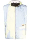 Oamc Abstract-print Hooded Gilet In Blau