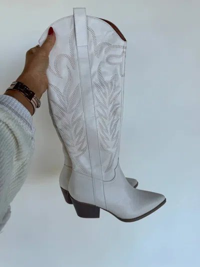 Oasis Society Molly Cowgirl Boots In White