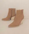 Oasis Society Sonia Western Ankle Boots In Caramel