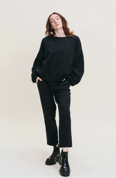 Ocio Organic Cotton Teddy Cropped Pant In Black