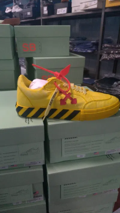 Pre-owned Off-white Low Top Sneakers In Yellow