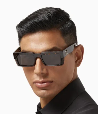 Pre-owned Off-white Oeri114s24pla0016007 Moberly Havana Sunglasses