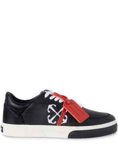 Off-white Stylish Black And White Low Top Sneakers For Men