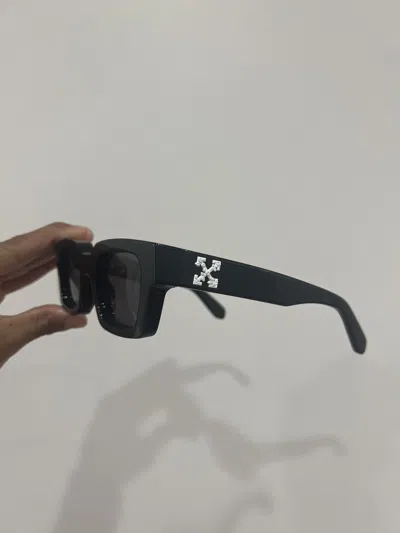 Pre-owned Off-white Sunglasses (fw21) In Black