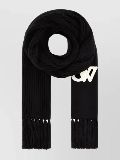 OFF-WHITE WOOL SCARF WITH FRINGED ENDS AND RIBBED TEXTURE