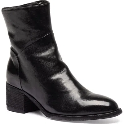 Officine Creative Denner 107 Leather Almond-toe Bootie In Black