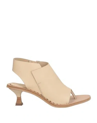 Officine Creative Italia Woman Thong Sandal Cream Size 8 Leather In Neutral