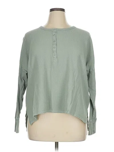Pre-owned Offline By Aerie Long Sleeve T-shirt In Green