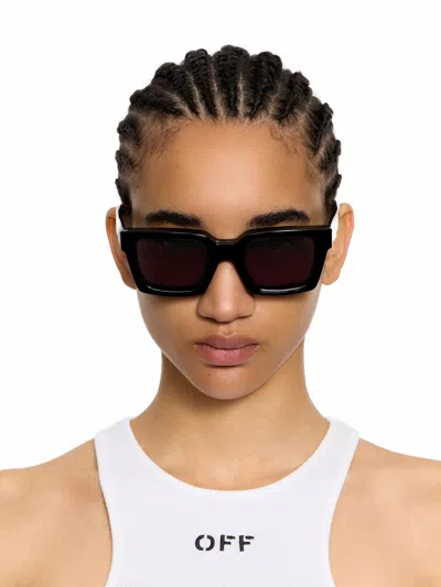 Off-white Clip On Dark Grey Lens  Sunglasses In Burgundy