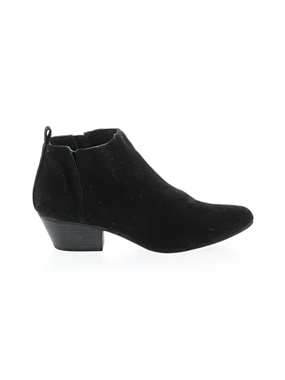 Pre-owned Old Navy Ankle Boots In Black