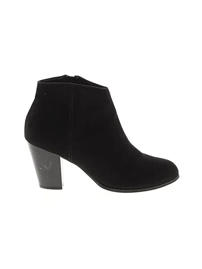 Pre-owned Old Navy Ankle Boots In Black