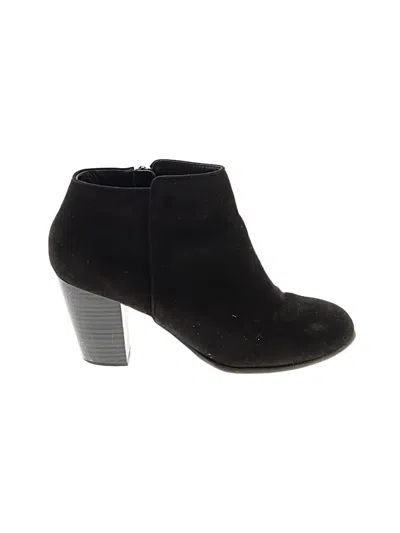 Pre-owned Old Navy Ankle Boots In Black