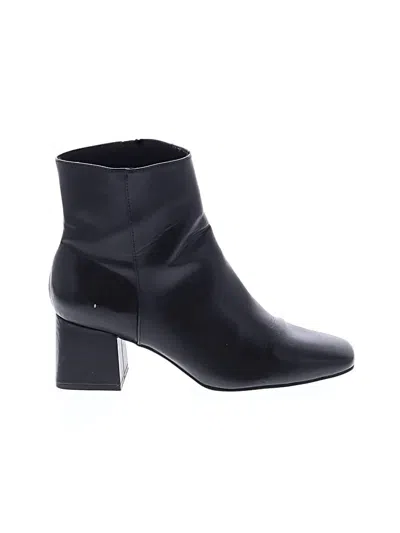 Pre-owned Old Navy Ankle Boots In Black
