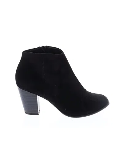 Pre-owned Old Navy Ankle Boots In Black