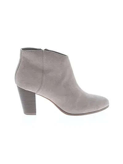 Pre-owned Old Navy Ankle Boots In Brown