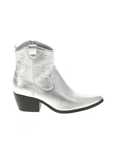 Pre-owned Old Navy Ankle Boots In Silver