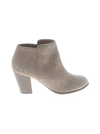 Pre-owned Old Navy Ankle Boots In Tan