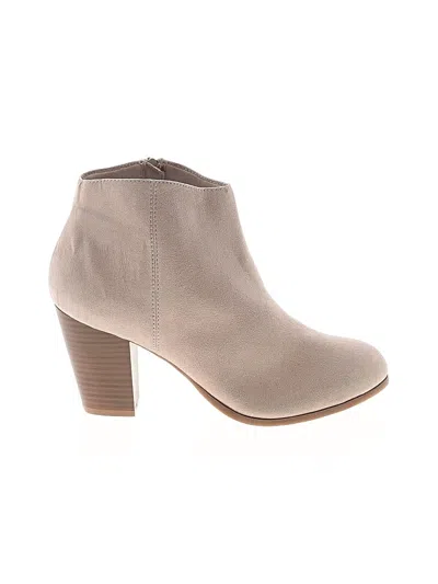 Pre-owned Old Navy Ankle Boots In Tan