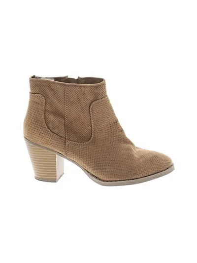 Pre-owned Old Navy Ankle Boots In Tan
