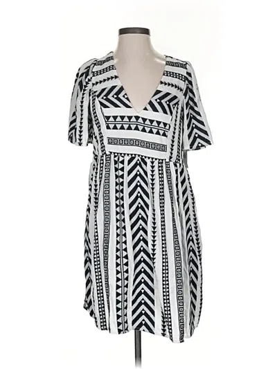 Pre-owned Old Navy Casual Dress In White