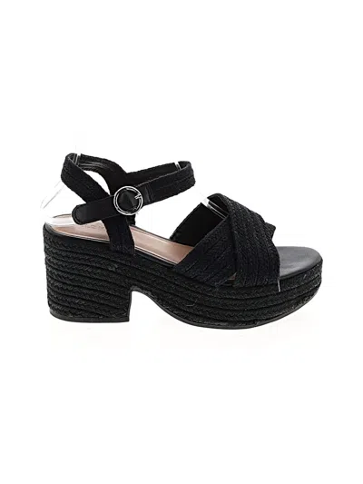 Pre-owned Old Navy Sandals In Black