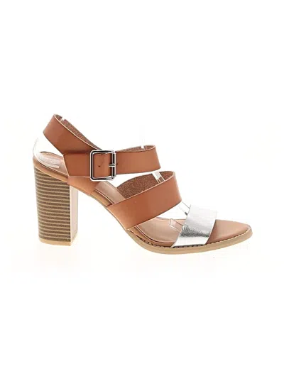 Pre-owned Old Navy Sandals In Tan