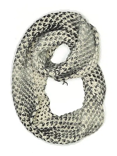 Pre-owned Old Navy Scarf In Ivory