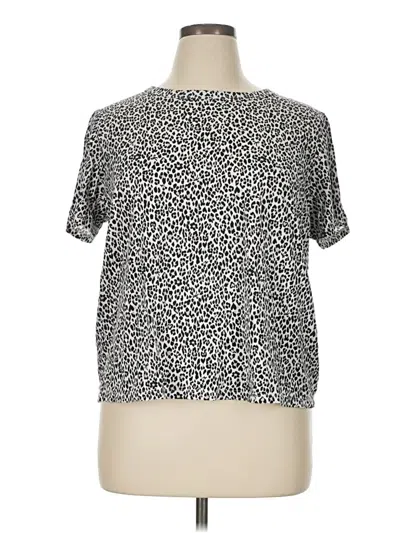Pre-owned Old Navy Short Sleeve T-shirt In Silver