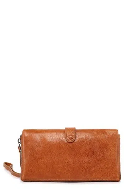 Old Trend Snapper Clutch In Brown