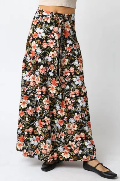 Olivaceous Ayla Floral Skirt In Black In Multi