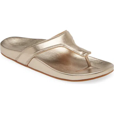 Olukai Kipea Lipi Sandal In Gold