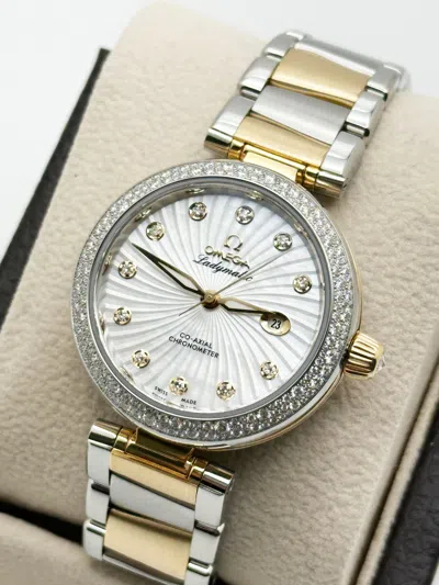 Pre-owned Omega De Ville Ladymatic 425.25.34.20.55.002 Mop Diamonds 18k Yellow Gold Steel