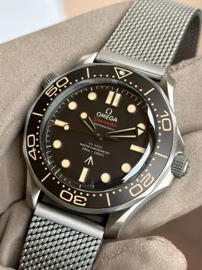 Pre-owned Omega Diver 300m 007 No Time To Die - 210.90.42.20.01.001
