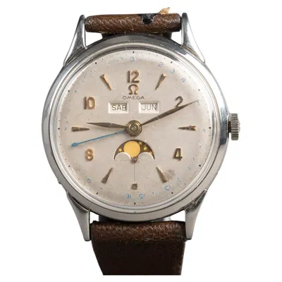 Pre-owned Omega Jumbo Triple Date Moonphase Cosmic Vintage Watch 1952 In Sand