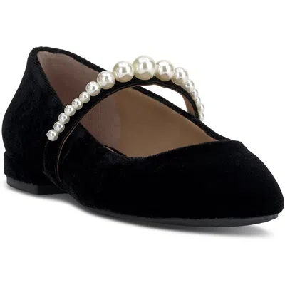 On 34th Sarryaf Womens Solid Velvet Ballet Flats In Black