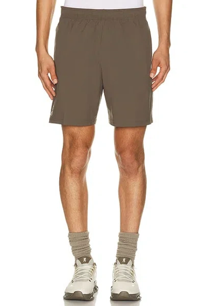On 7 Core Shorts In Brown