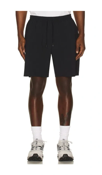 On 7 Court Shorts In Black