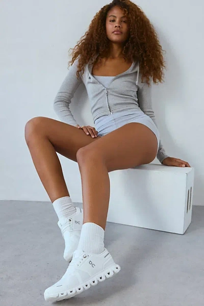ON WOMEN'S CLOUD 6 SNEAKER IN WHITE/WHITE, WOMEN'S AT URBAN OUTFITTERS