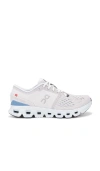 On Cloud X 4 Sneakers In 银色 & 青年布色