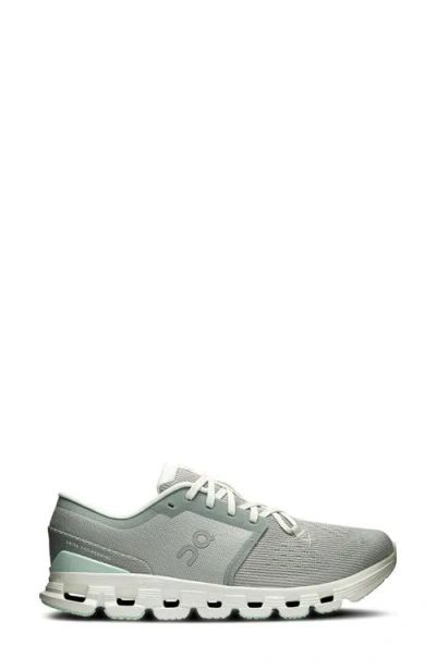 On Cloud X 4 Training Shoe In Gray